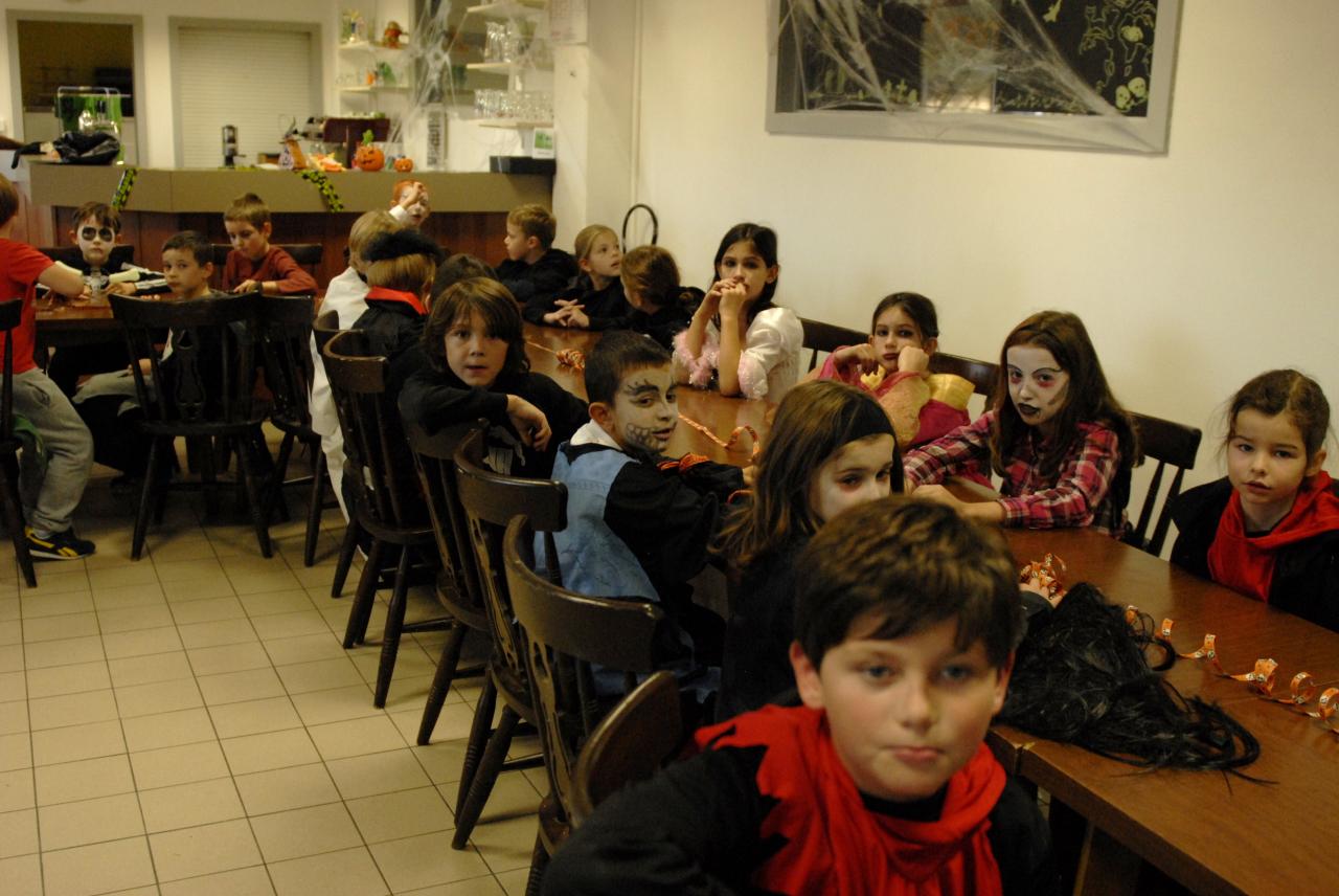 Nos petits monstres sont contents de goûter